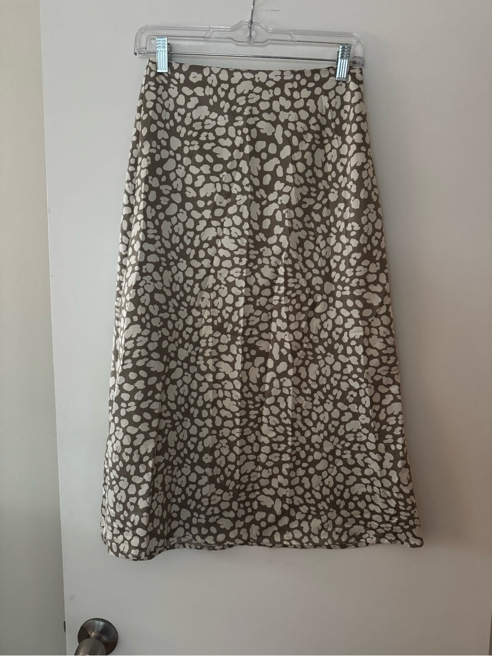 Vestique Gray and Cream Leopard Print A-Line Silk Skirt Size Small